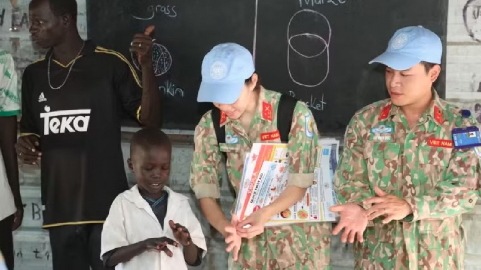 Vietnamese field hospital supports disease prevention efforts at South Sudan primary school