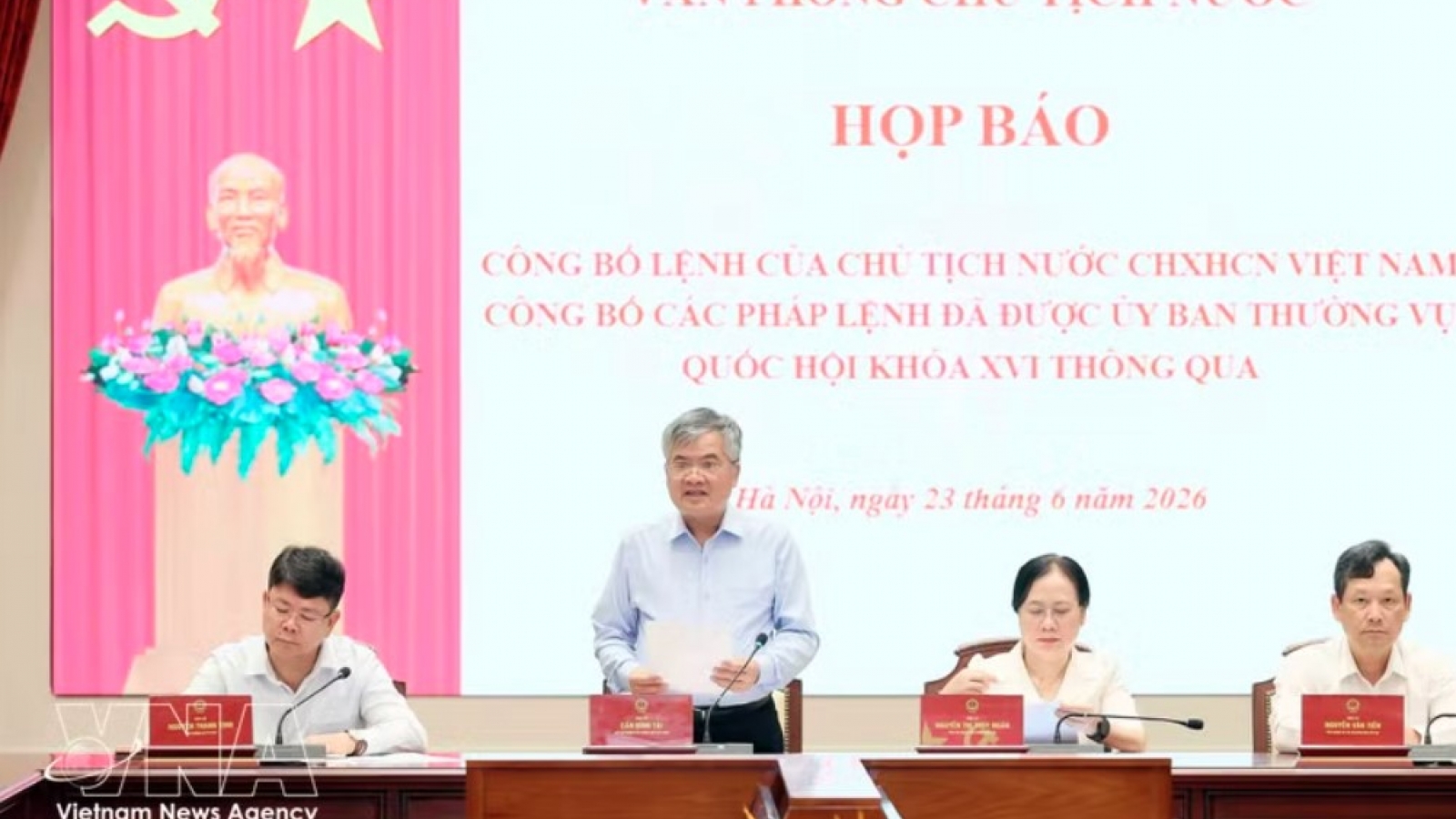 Press conference announces Presidential Order on two ordinances