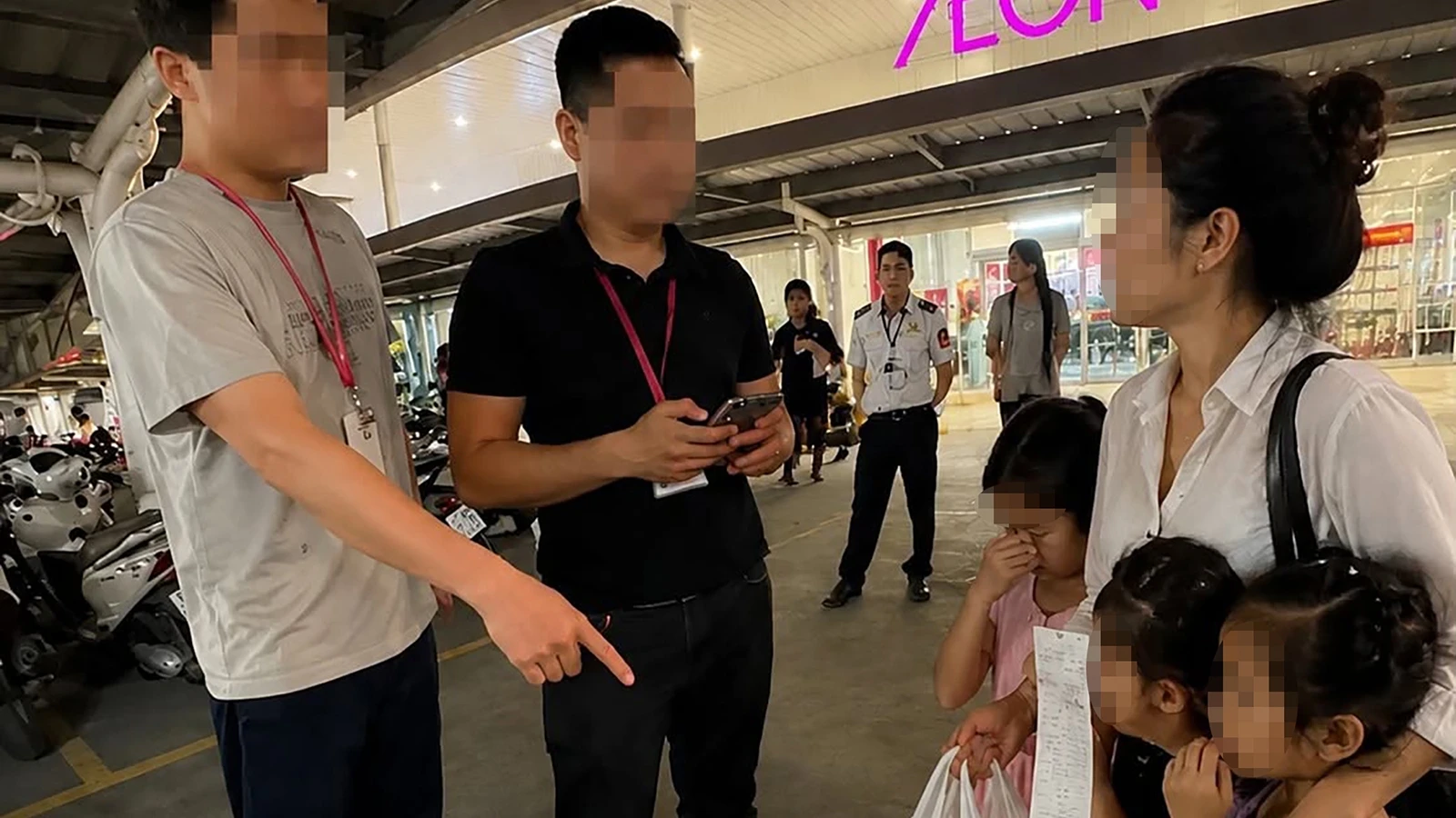 AEON Long Biên thừa nhận nhầm lẫn, trực tiếp xin lỗi và khắc phục cho khách hàng