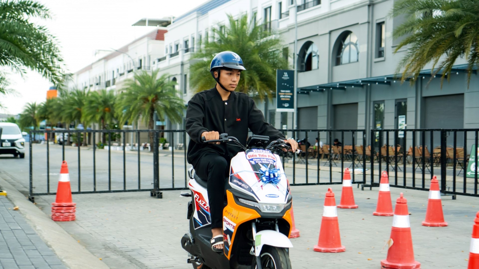 Mùa tựu trường chưa tới, VinFast Flazz Max đã “nóng” nhờ dáng đẹp, đổi pin nhanh