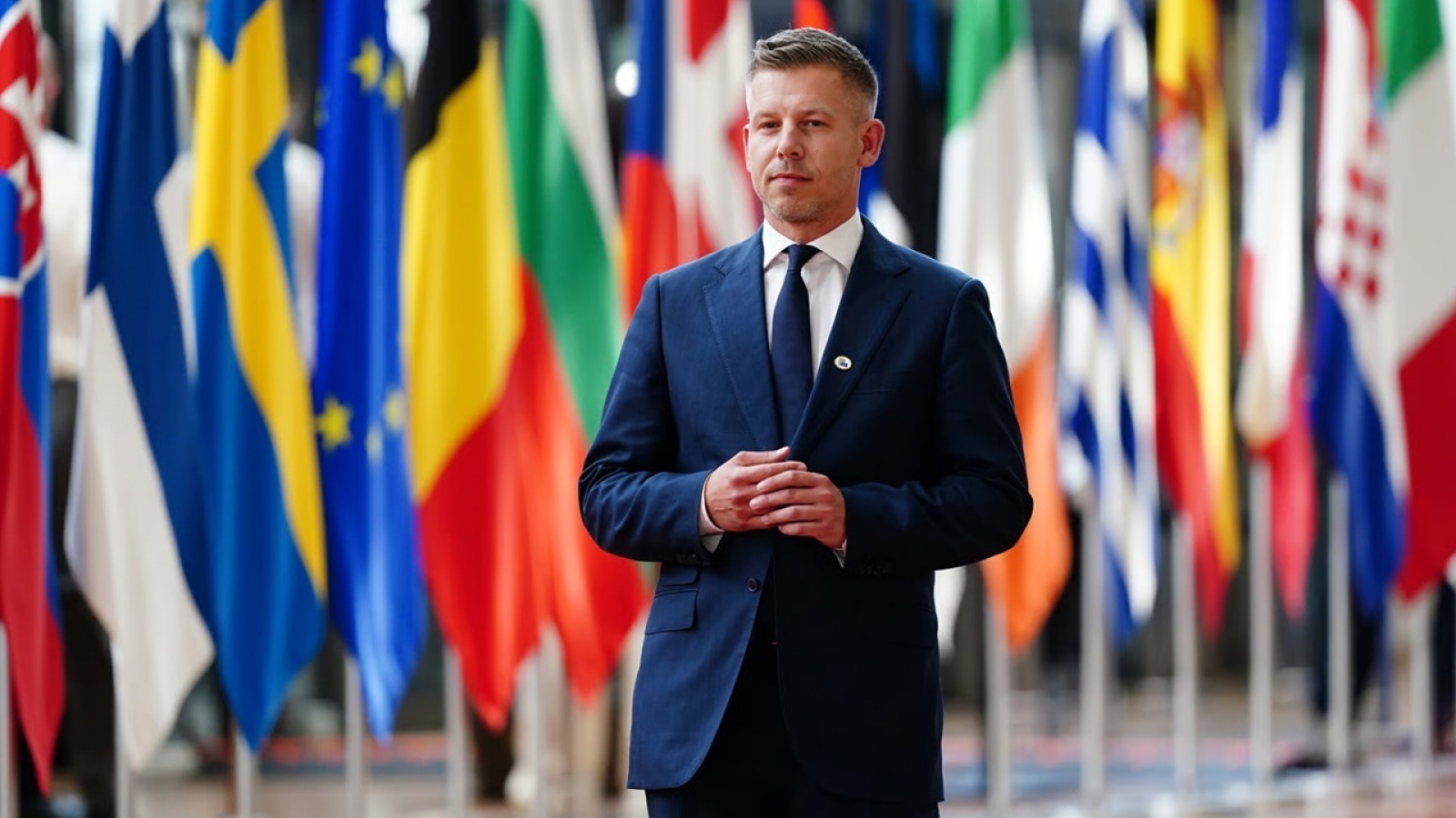Hungary tạm dừng xem xét đơn xin gia nhập EU của Ukraine
