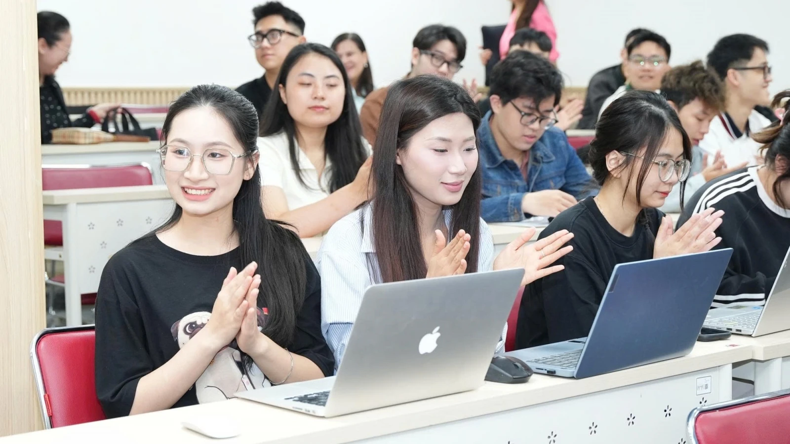 Phát triển một số cơ sở giáo dục đại học lớn ở vùng Đông Nam Bộ