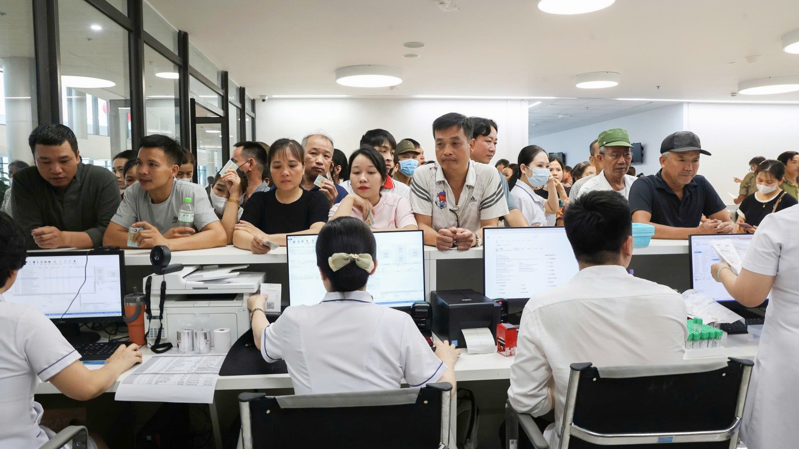 Hơn 1.800 lượt khám yêu cầu ngày đầu Bệnh viện Bạch Mai cơ sở Ninh Bình hoạt động