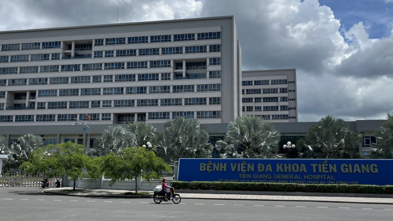 Bệnh nhân tử vong sau khi rơi từ tầng 8 xuống tầng 3 của bệnh viện