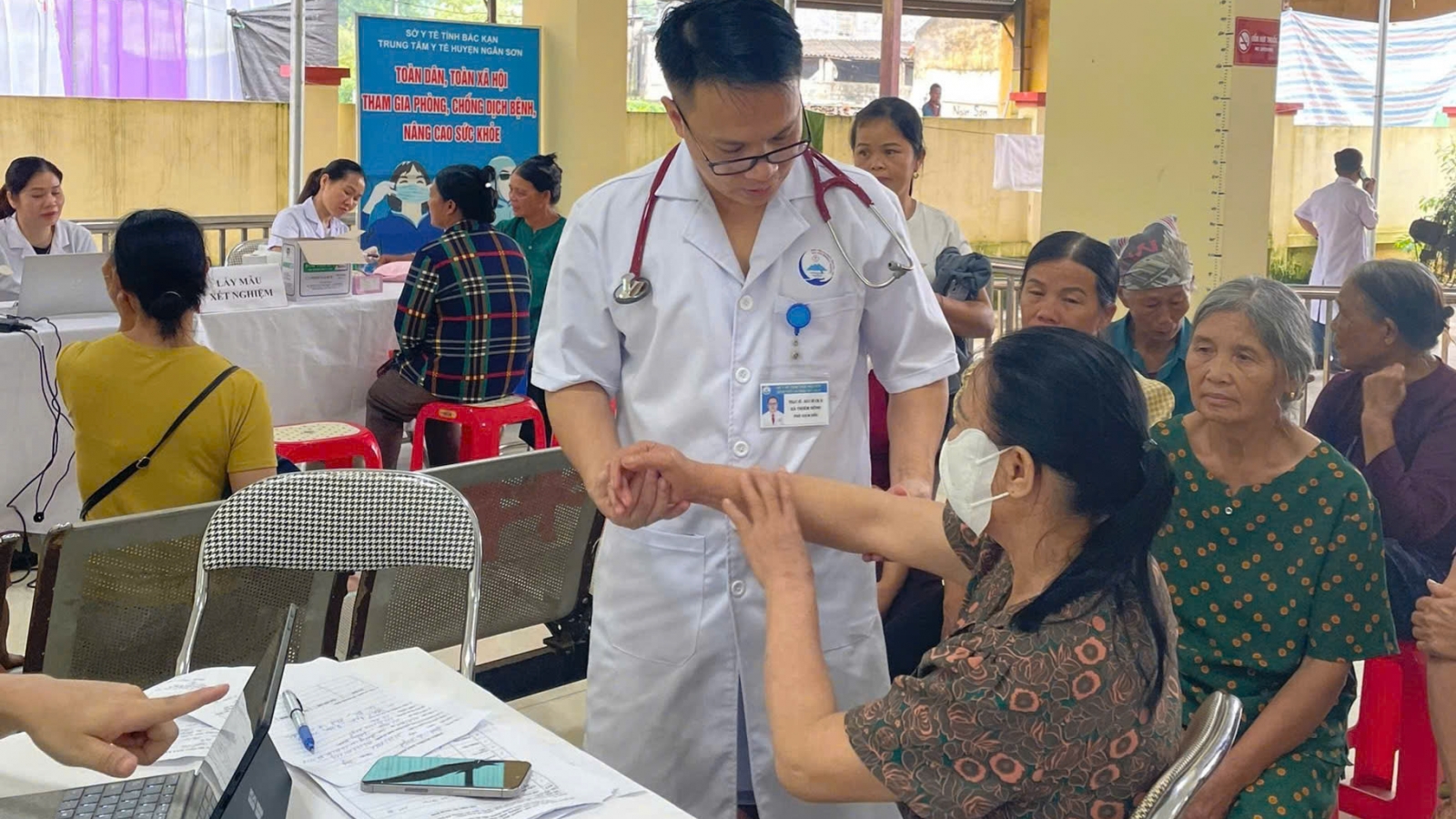 Thái Nguyên tập trung nguồn lực chăm sóc sức khỏe toàn dân từ cơ sở