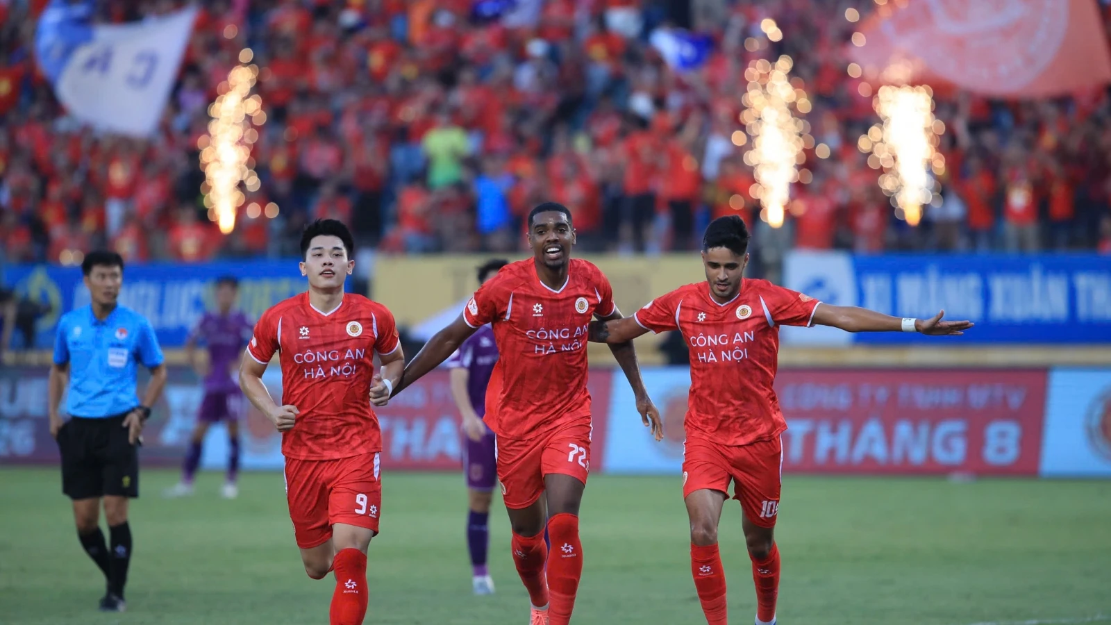Đội hình tiêu biểu V-League 2025/2026: CLB CAHN và Thể Công Viettel áp đảo