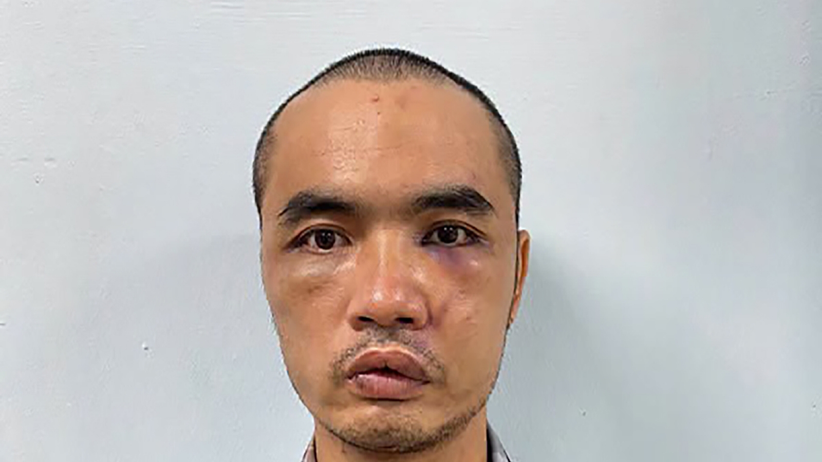 Lý lịch bất hảo của đối tượng cầm dao chém vào kính nhiều ô tô đang đỗ ở Hà Nội