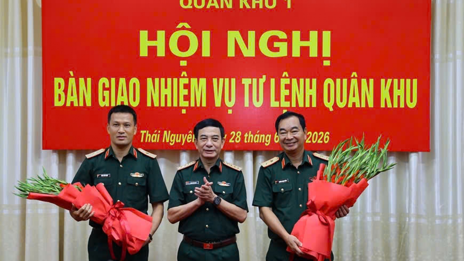 Đại tướng Phan Văn Giang chủ trì bàn giao nhiệm vụ Tư lệnh Quân khu 1
