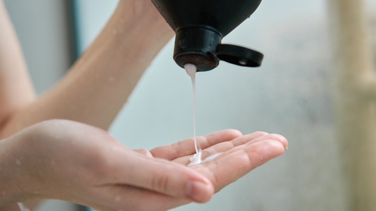 Muốn tóc trông dày hơn đừng bỏ qua cách chọn dầu gội này