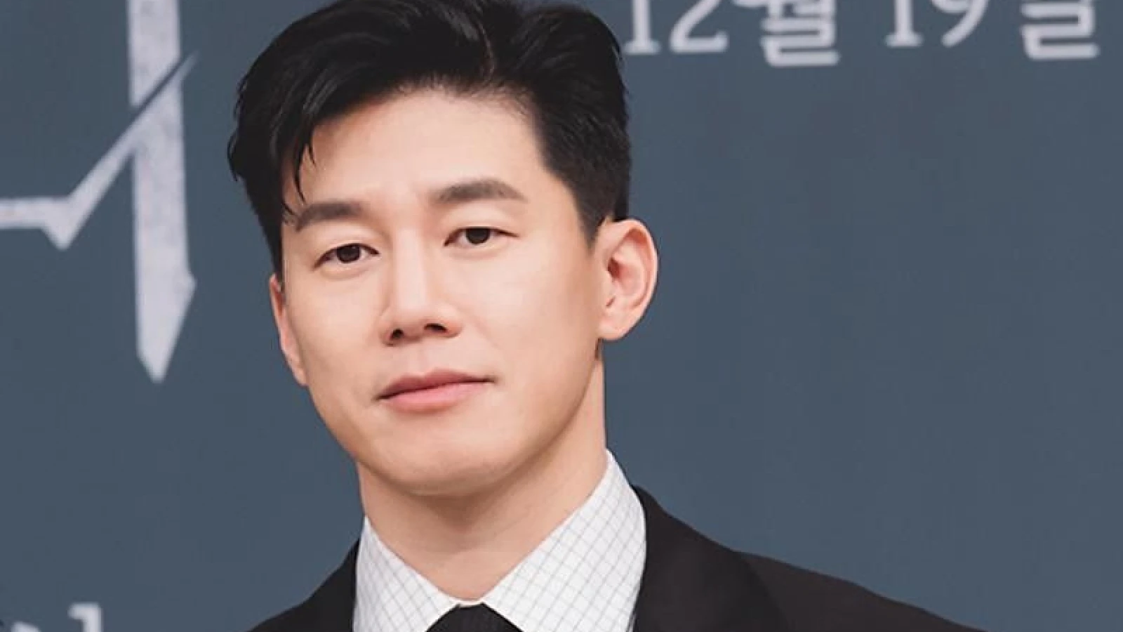 Quá khứ làm bốc vác, giao hàng nuôi cha bạo bệnh của Kim Mu Yeol