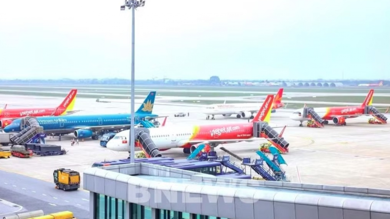 Vietnamese airlines adjust Japan flight schedules due to Storm Jangmi