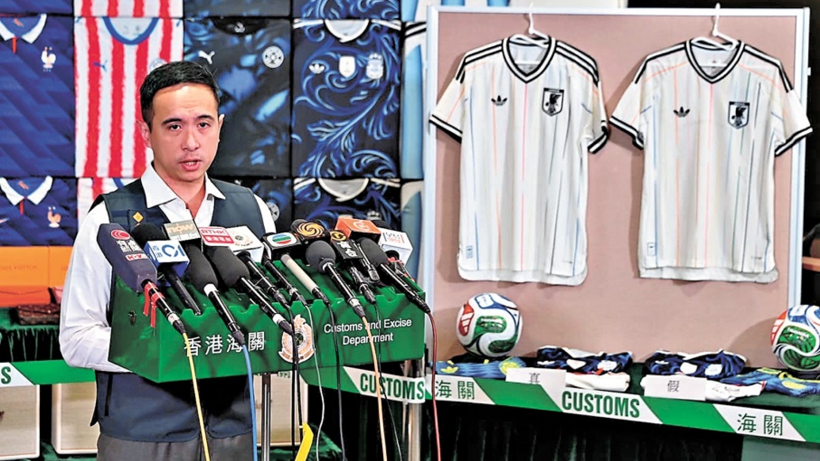 Hong Kong thu giữ hàng giả World Cup trị giá hàng chục triệu USD