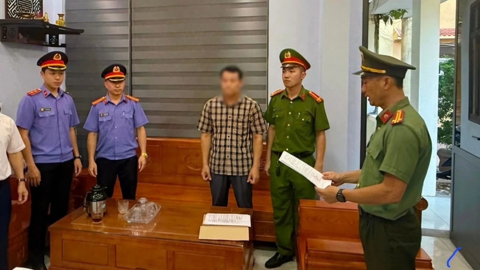 Bắt hiệu trưởng trường tiểu học ở Quảng Bình vì nghi án nhận hối lộ