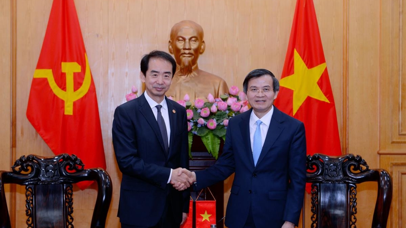 PGS.TS Đoàn Minh Huấn tiếp Đại sứ đặc mệnh toàn quyền CHND Trung Hoa tại Việt Nam