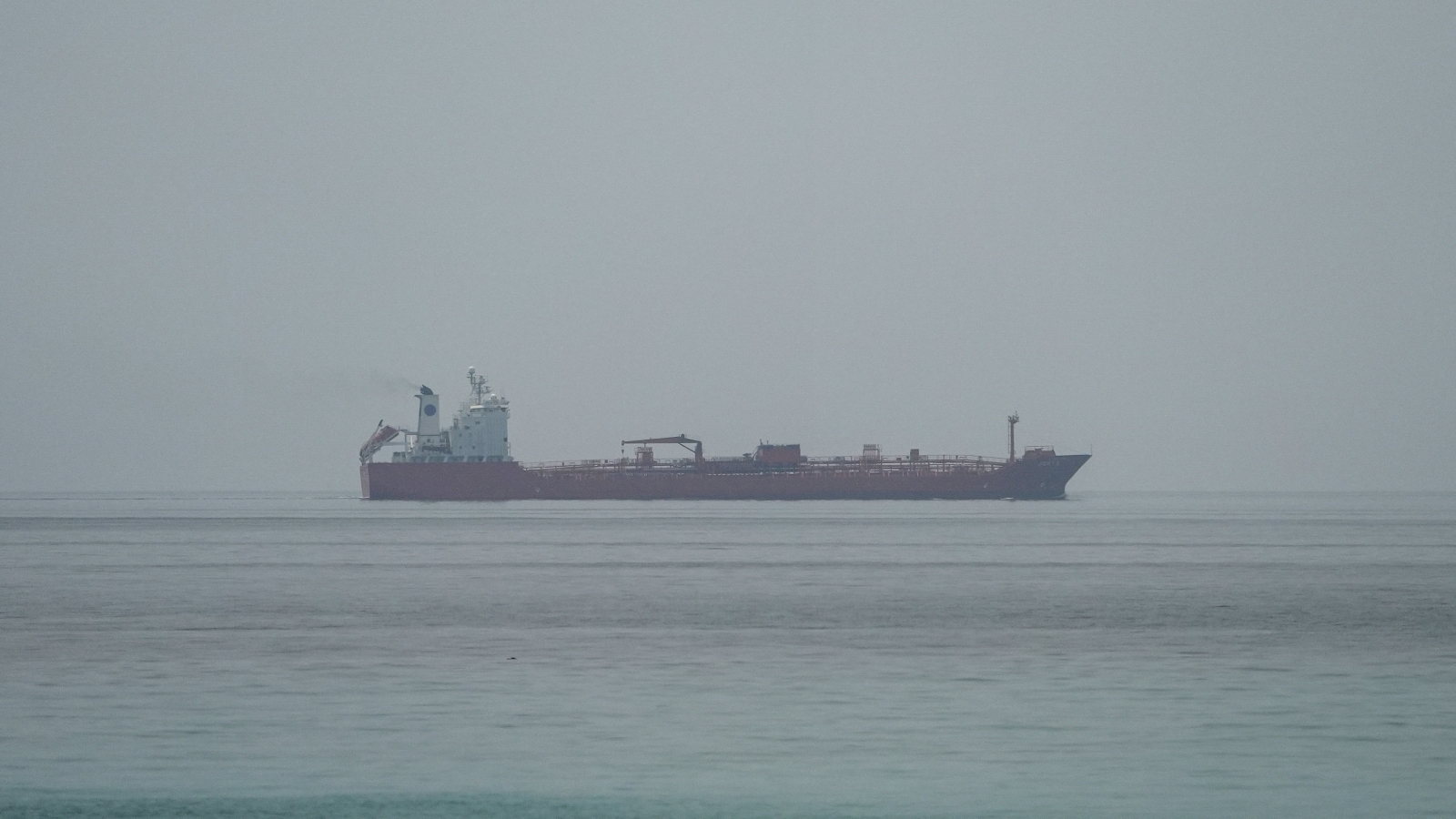 Oman không thu phí eo Hormuz, Iran phản ứng gay gắt