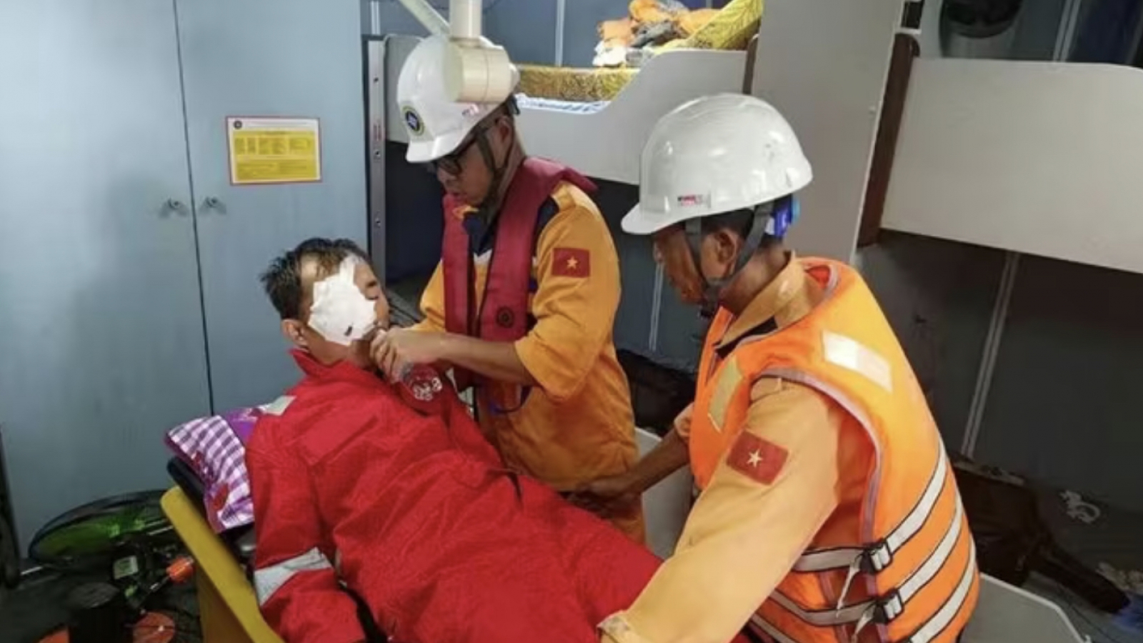 Foreign crew member rescued after serious accident off Khanh Hoa coast