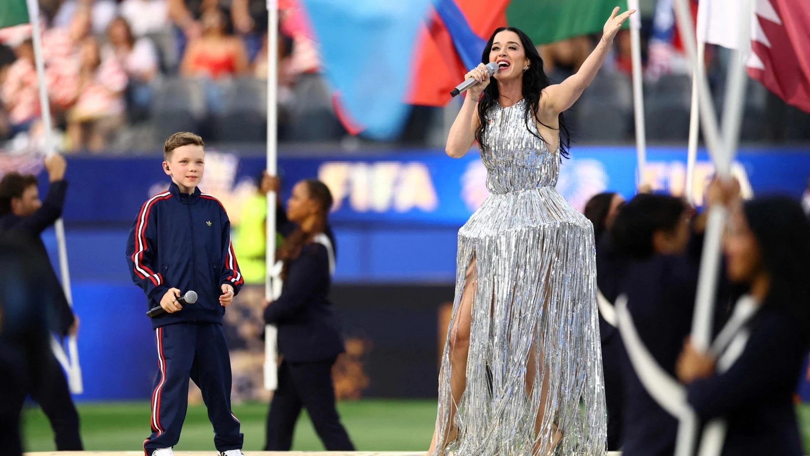 Katy Perry gây sốt World Cup 2026: Visual bùng nổ, khoảnh khắc tình tứ gây bão