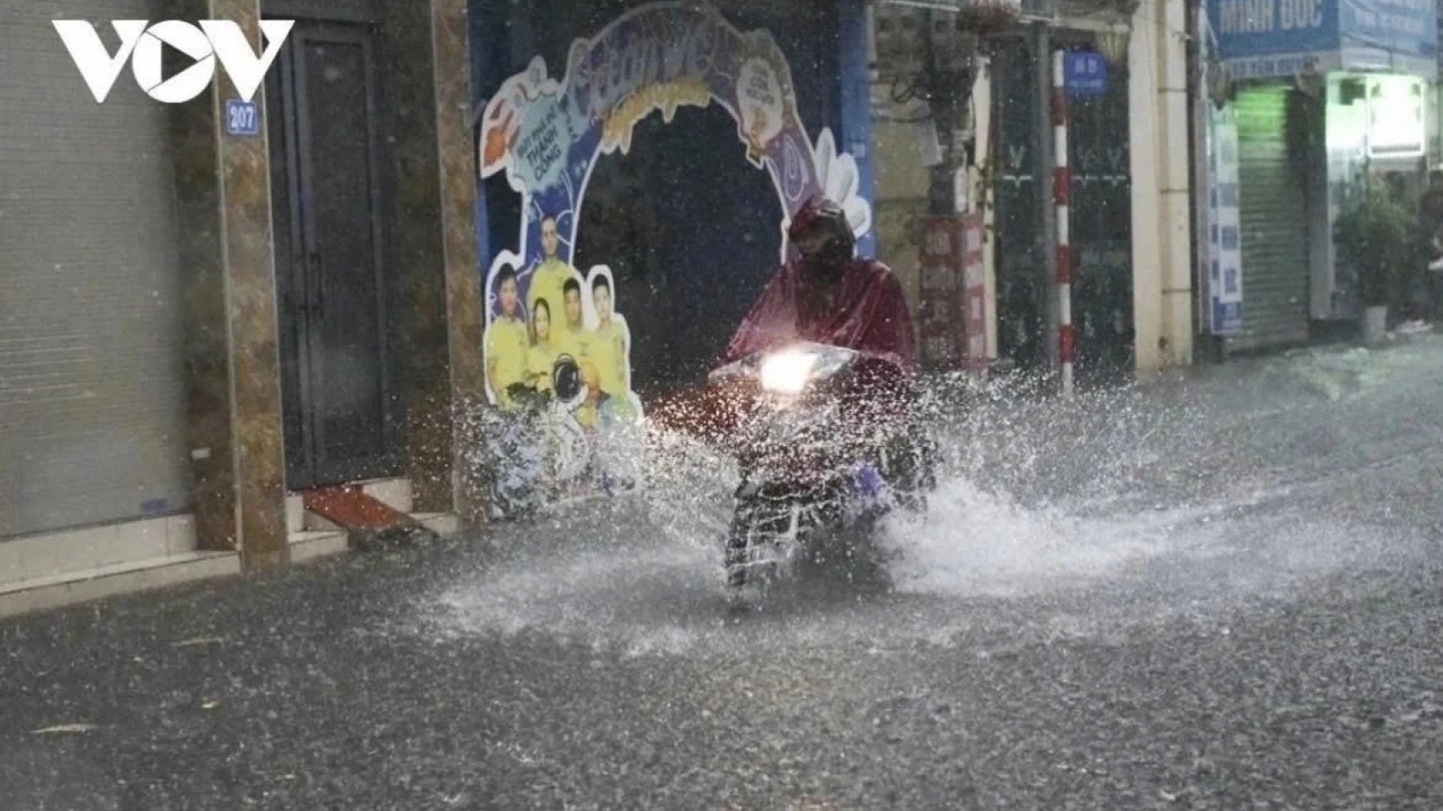Miền Bắc đón không khí lạnh giữa mùa Hè, mưa lớn trong những ngày tới