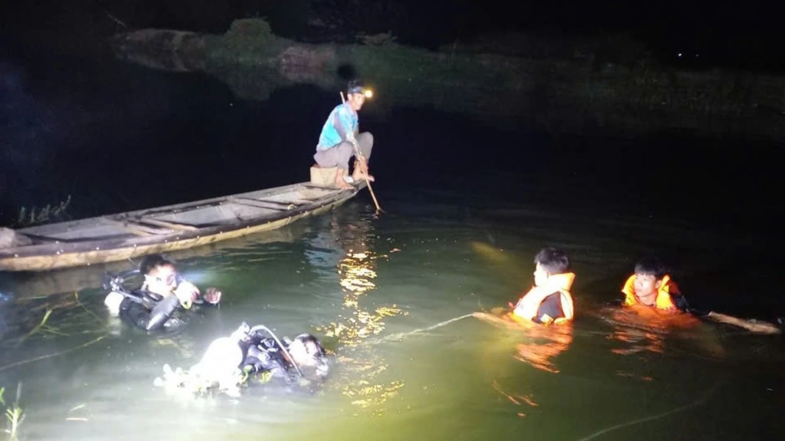 Tìm thấy thi thể người phụ nữ sau vụ con trai tử vong dưới sông ở Huế