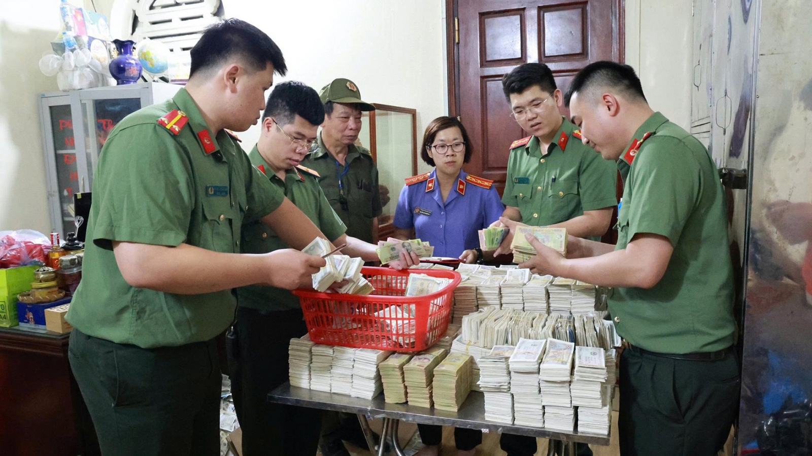 Khởi tố 3 người chiếm đoạt tiền công đức tại đền Kỳ Cùng, Lạng Sơn