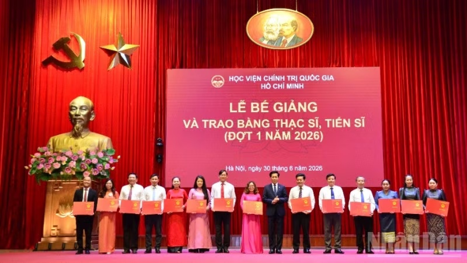 Học viện Chính trị quốc gia Hồ Chí Minh tổ chức lễ trao bằng thạc sĩ, tiến sĩ