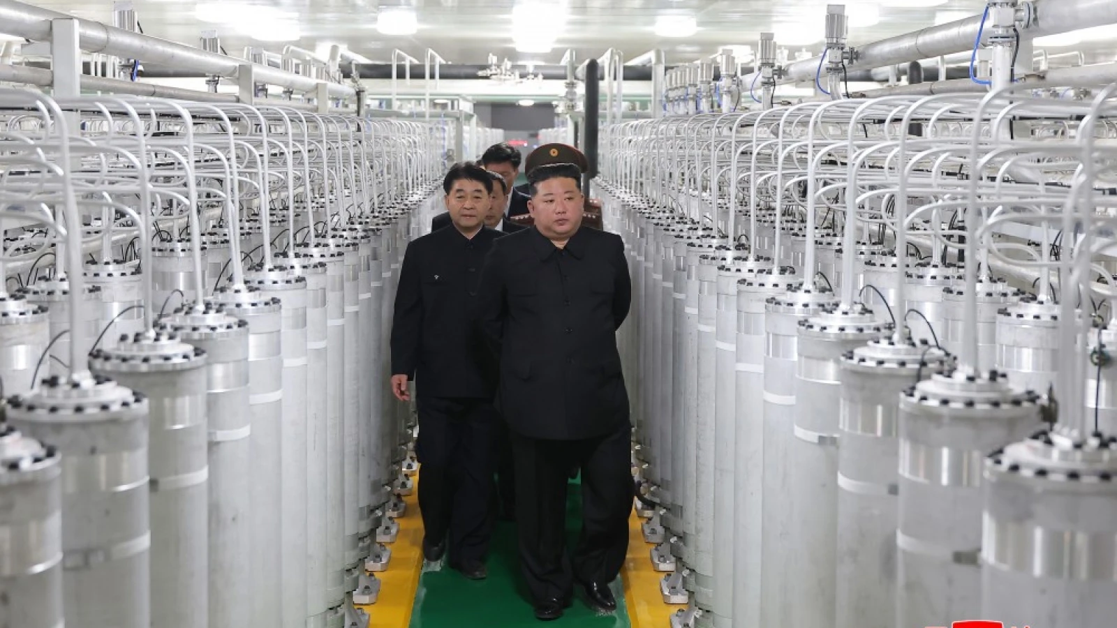 Ông Kim Jong Un thị sát nhà máy sản xuất vật liệu hạt nhân mới