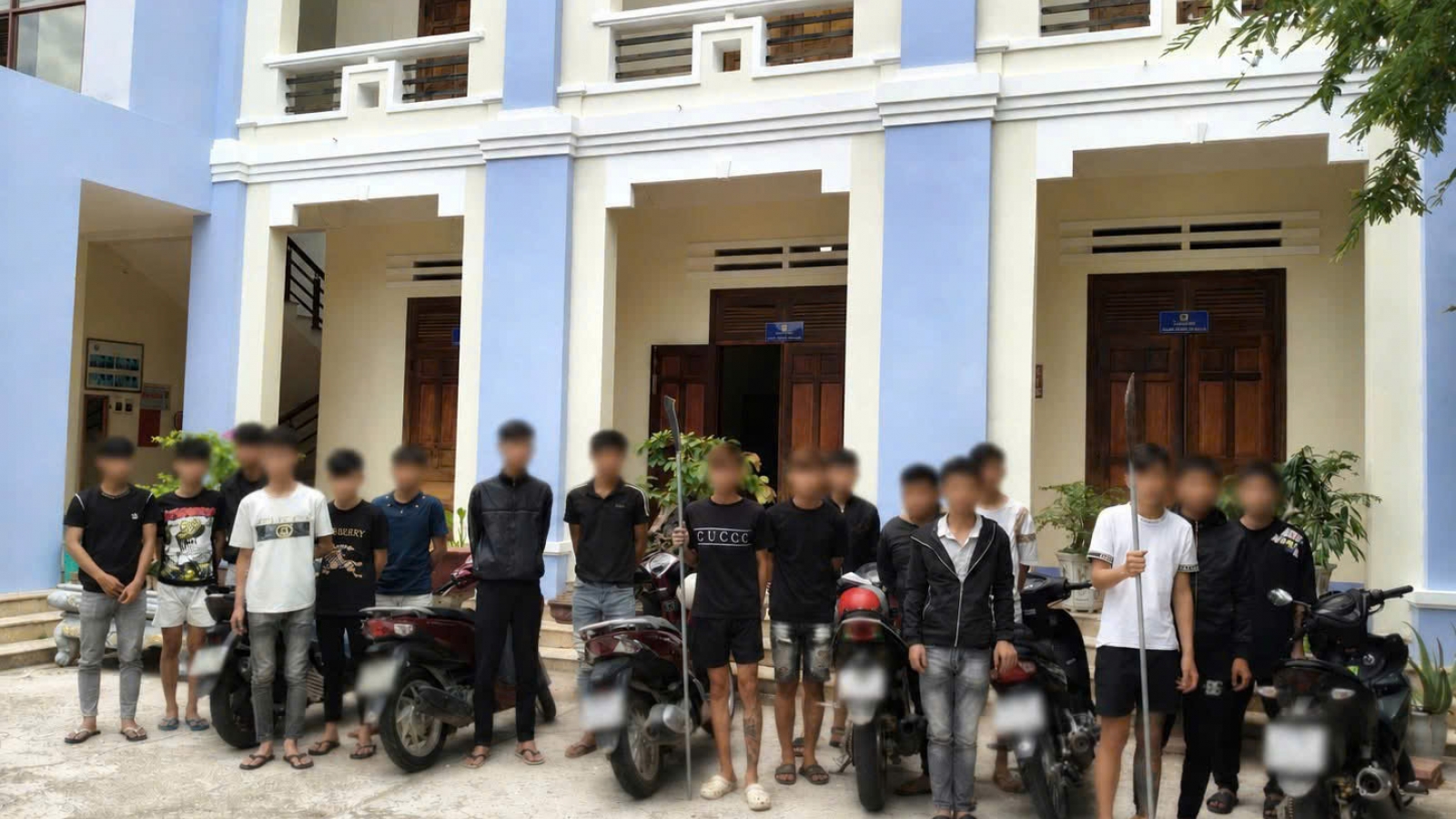 Triệu tập 17 thanh thiếu niên mang hung khí truy đuổi người trong đêm ở Gia Lai