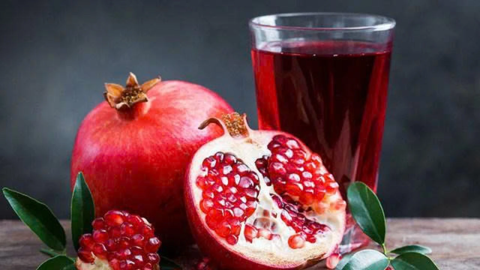 Nước ép lựu giàu dinh dưỡng nhưng 5 nhóm người sau nên hạn chế sử dụng