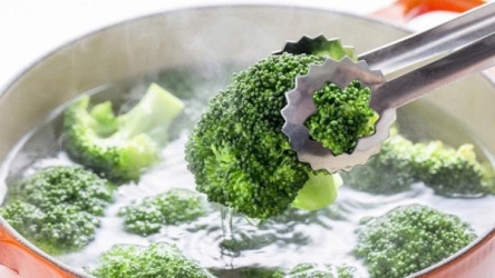 Có nên dùng nước luộc rau làm canh? Sự thật ít người để ý