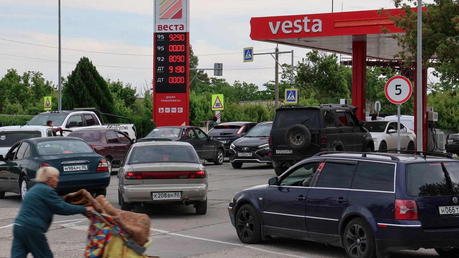 Thế bí của Nga khi bị Ukraine tập kích đánh chặn các tuyến vận chuyển xăng dầu