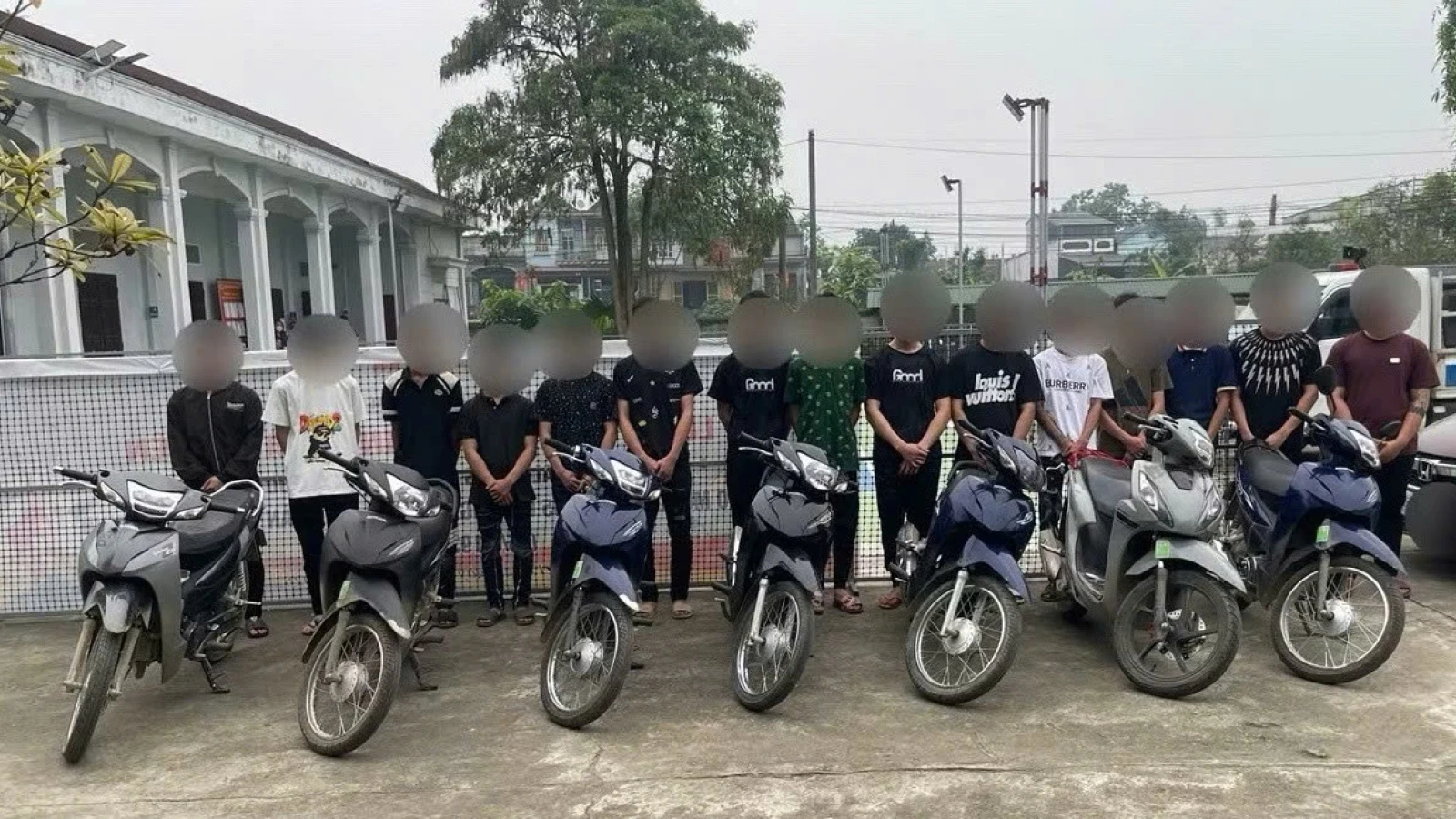 Phú Thọ khởi tố 14 đối tượng truy đuổi, đập phá tài sản người đi đường