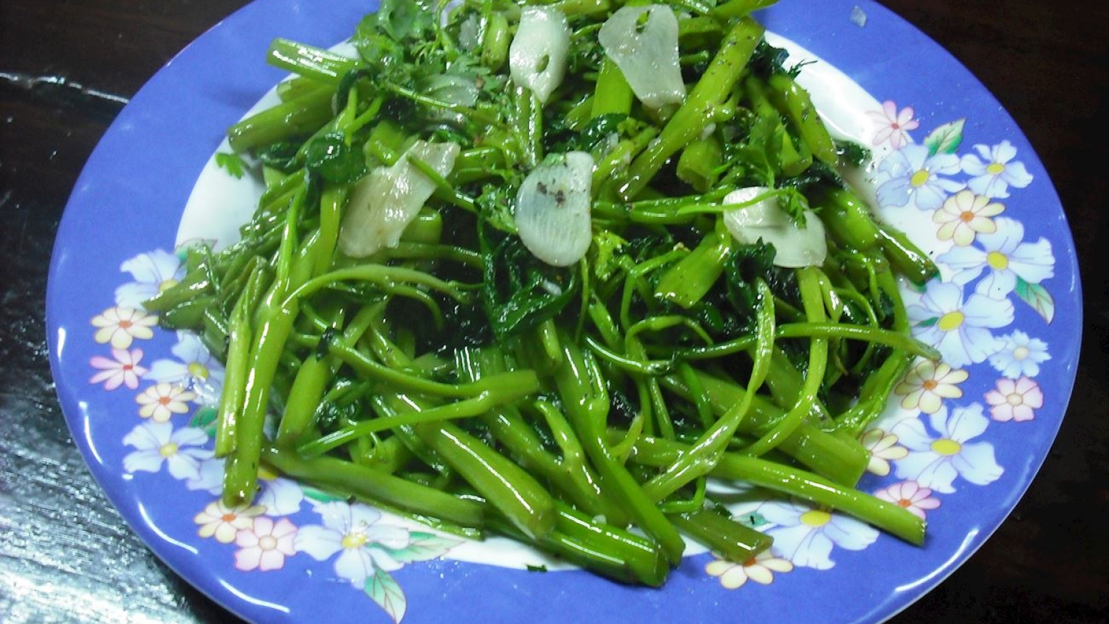 Rau muống xào tỏi ranks third among Southeast Asia's top 54 side dishes