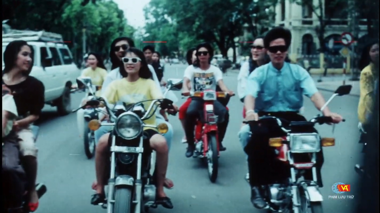 Phía sau bộ phim về tuổi trẻ Hà Nội từng gây tranh cãi kiểm duyệt thập niên 90