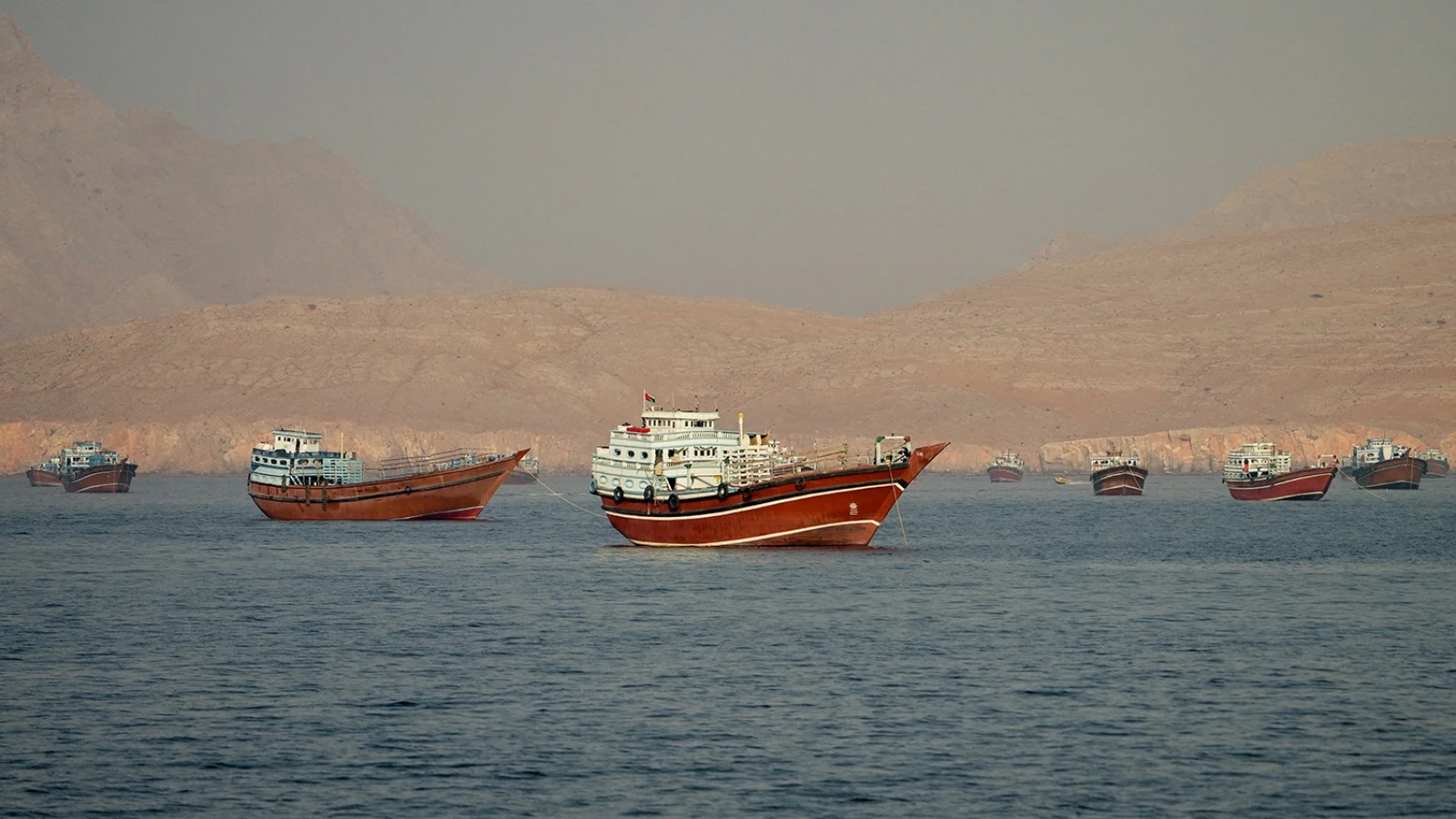 Eo biển Hormuz sắp mở lại nhưng nguy cơ gián đoạn vẫn hiện hữu
