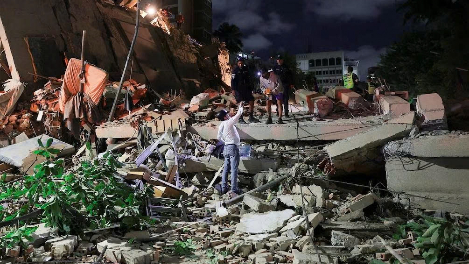 Hơn 1.600 nhân viên cứu hộ quốc tế hỗ trợ Venezuela sau động đất kép