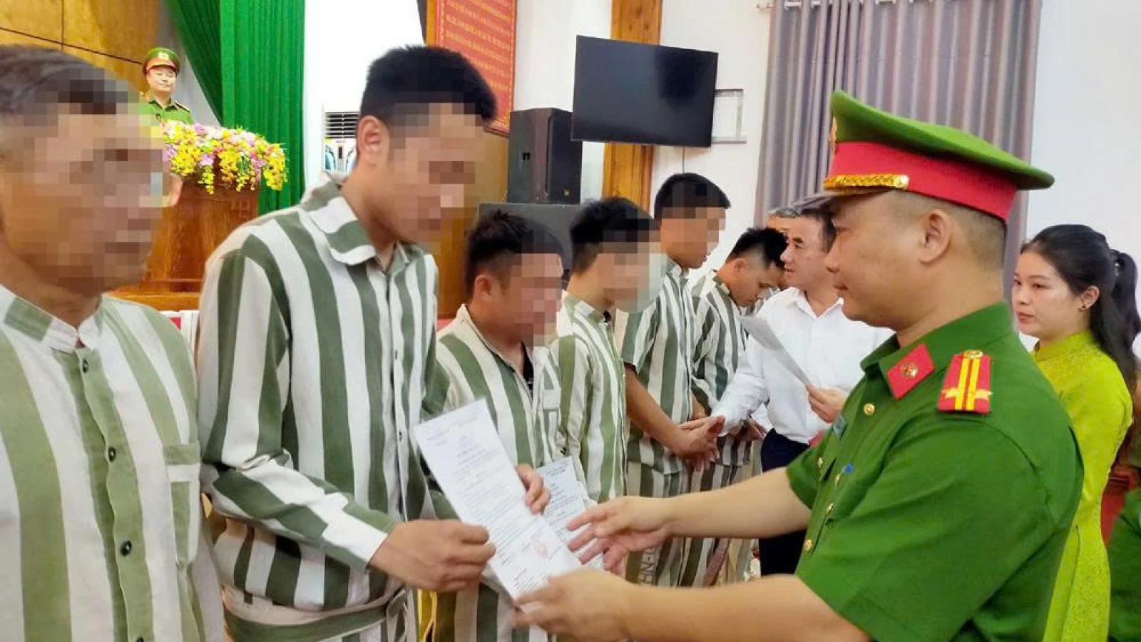64 phạm nhân Trại giam Thanh Cẩm được đặc xá, mở cánh cửa trở về cộng đồng