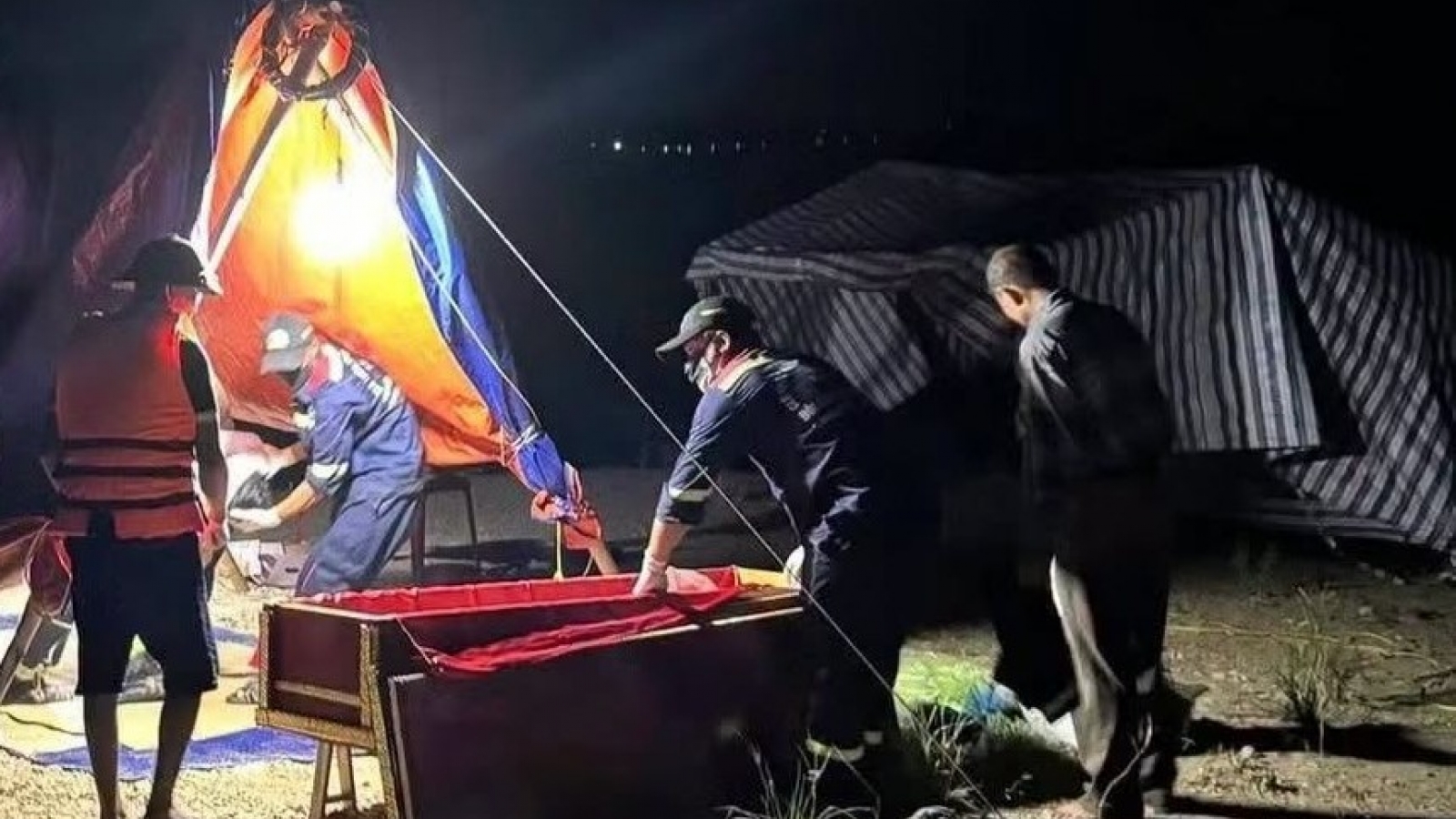 Tìm thấy thi thể 2 nam sinh đuối nước tại Nghệ An