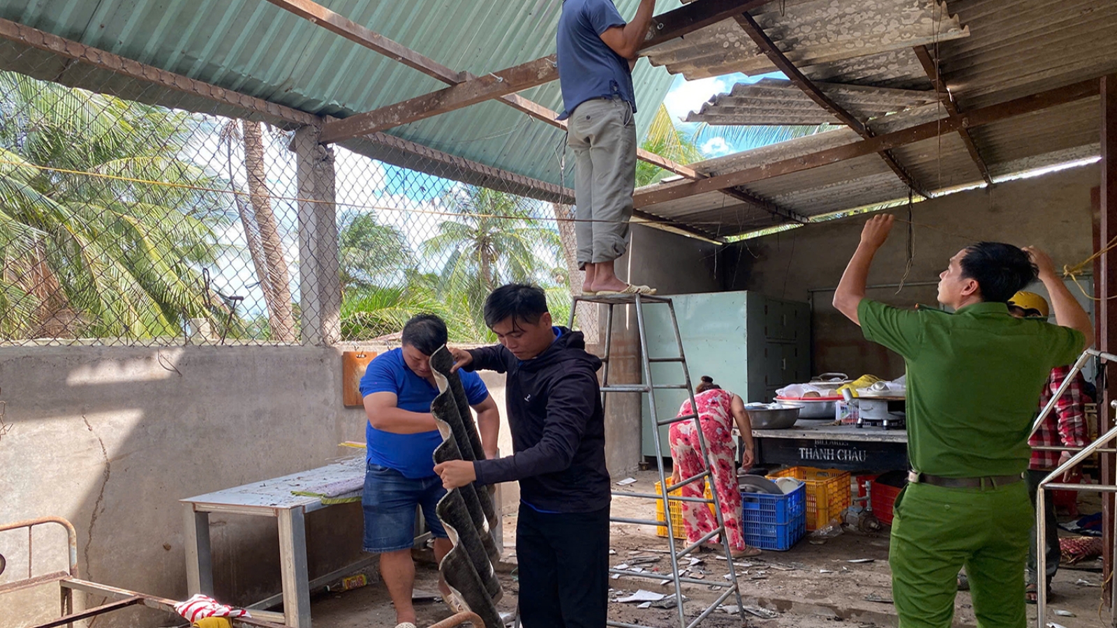Giông lốc ở Đồng Tháp gây thiệt hại 46 căn nhà, một người tử vong