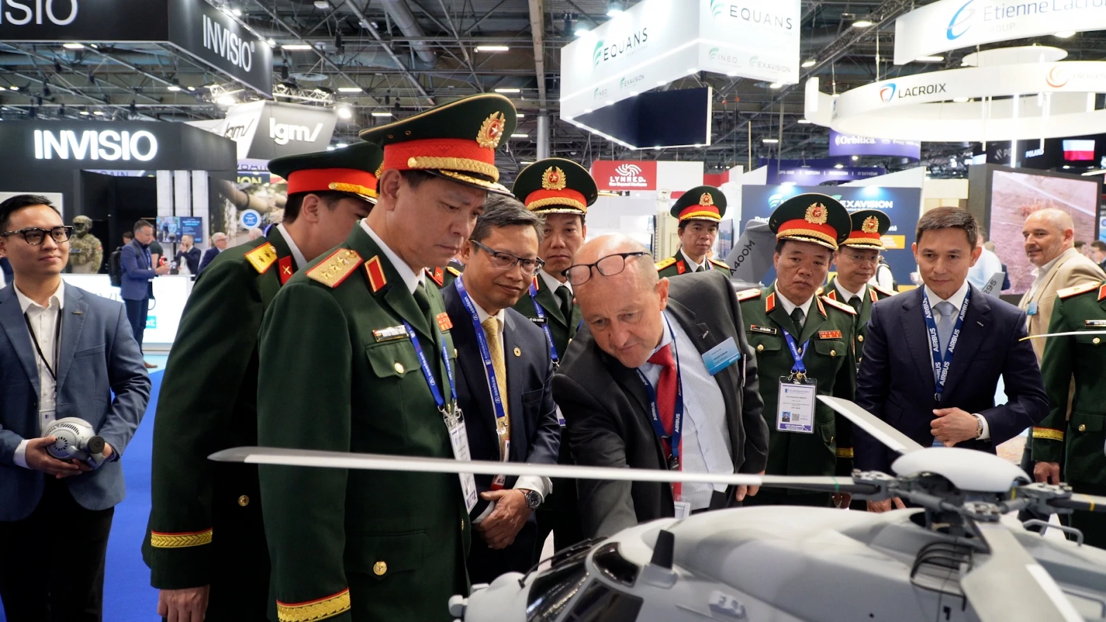 Việt Nam thúc đẩy hợp tác quốc phòng tại triển lãm Eurosatory 2026