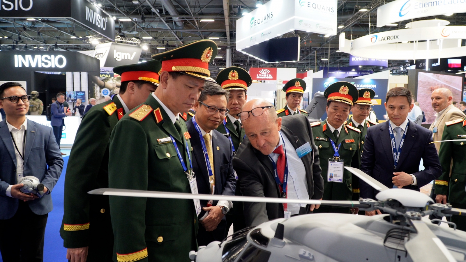 Việt Nam thúc đẩy hợp tác quốc phòng tại triển lãm Eurosatory 2026