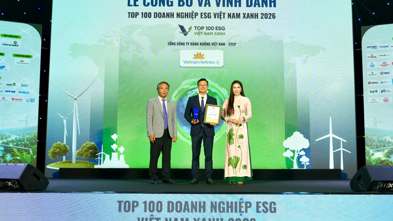 Vietnam Airlines hai năm liên tiếp vào Top 10 Doanh nghiệp ESG Việt Nam Xanh