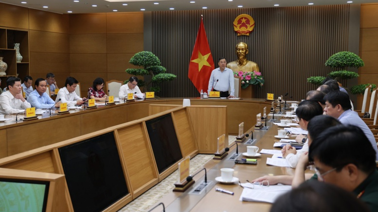 Phó Thủ tướng: Đẩy nhanh tiến độ dự án tuyến đường bộ cao tốc Hà Nội-Vientiane