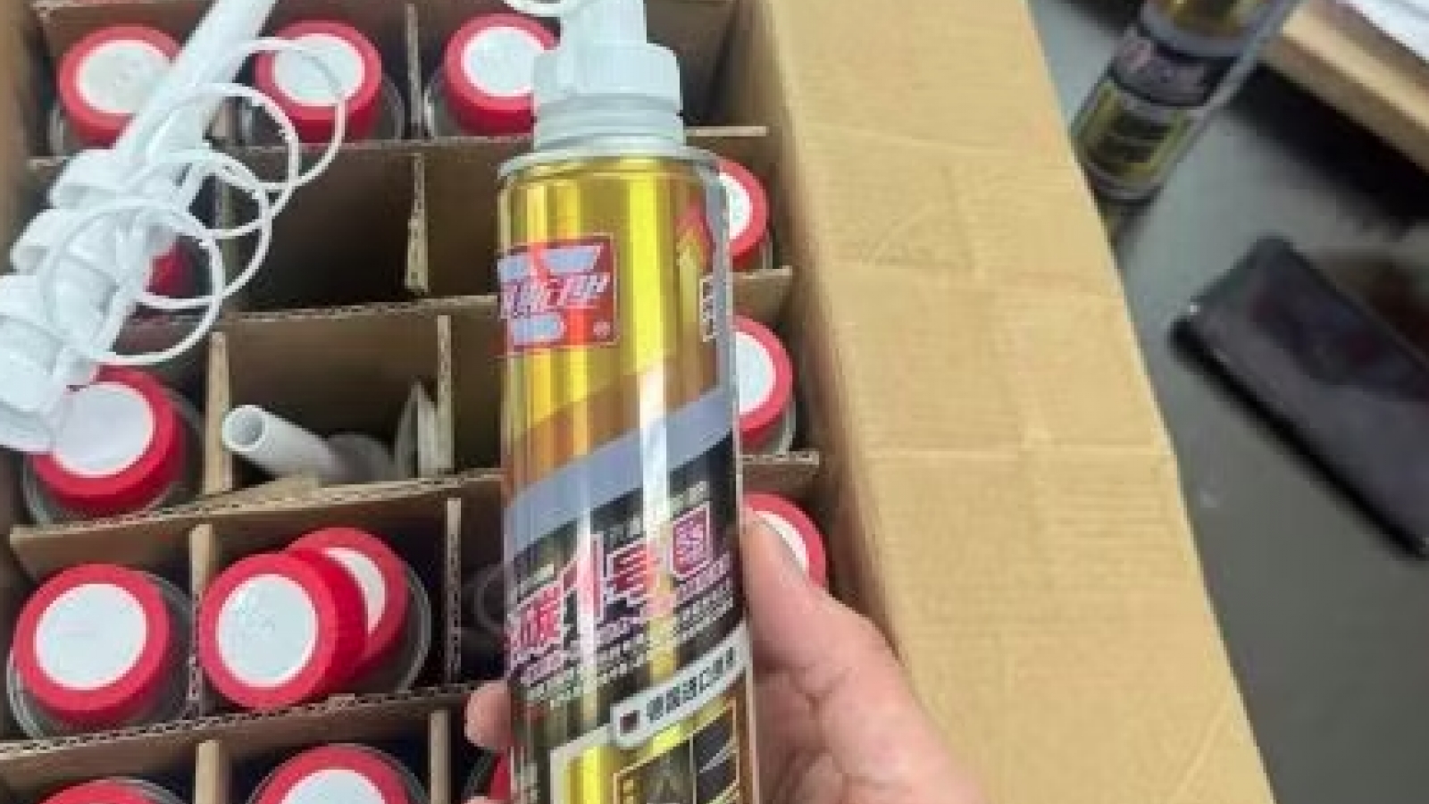 Phát hiện đối tượng vận chuyển dung dịch phụ gia xăng nhập lậu