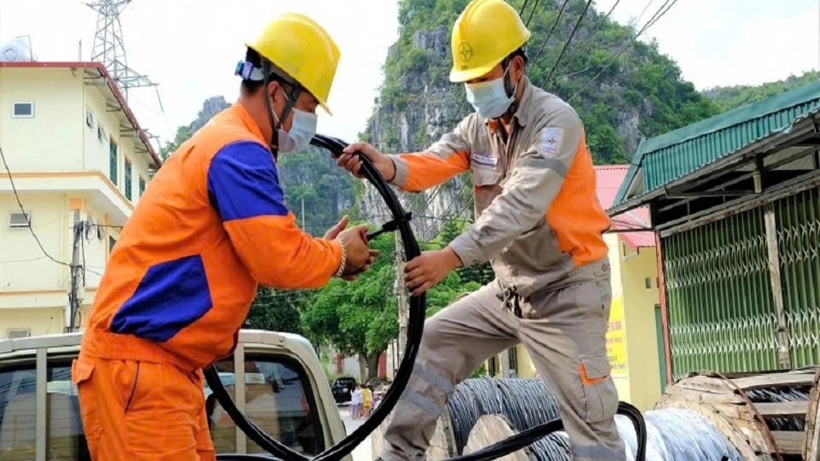Xây dựng các kịch bản phụ tải, bảo đảm cung ứng điện mùa nắng nóng