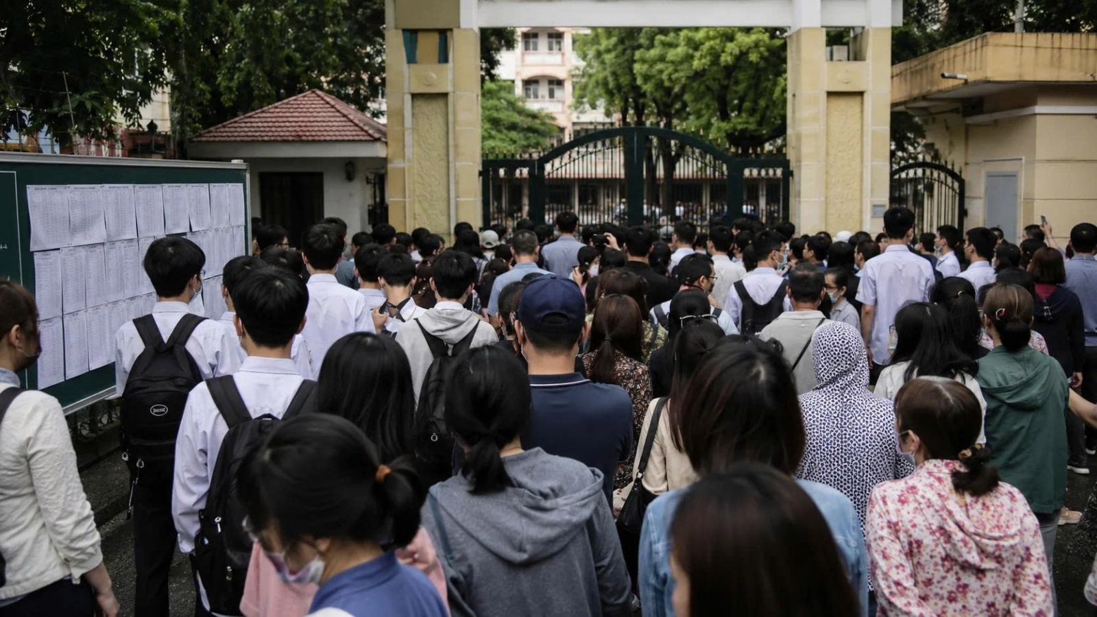 Thiếu trường THPT công lập: Ai gỡ áp lực cho học sinh thi vào lớp 10?