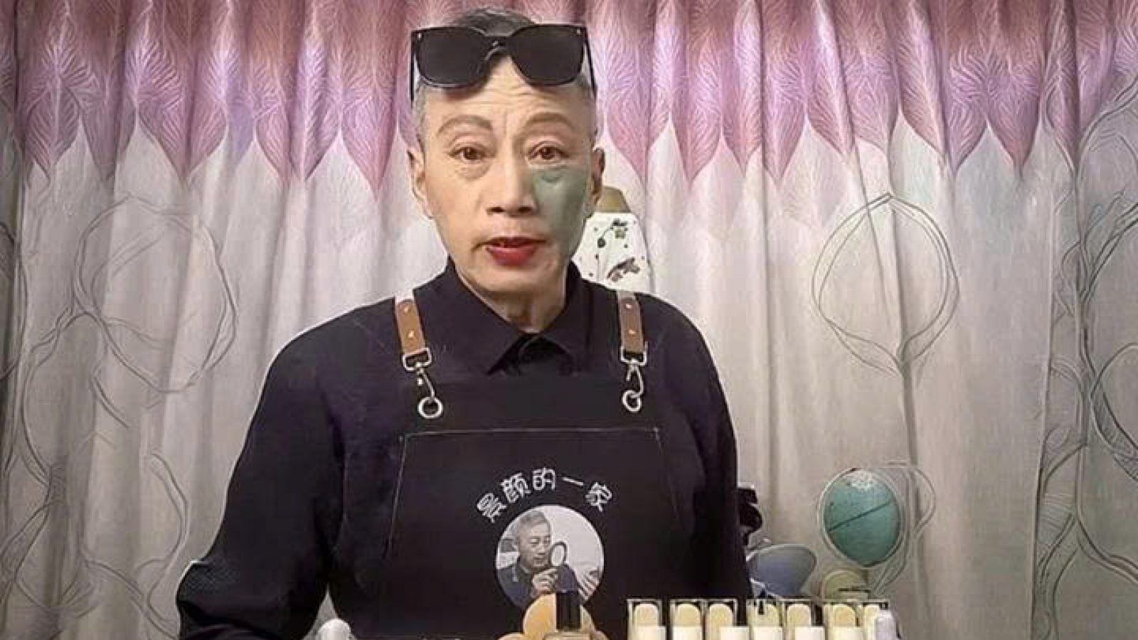 Ông ngoại 75 tuổi trở thành streamer làm đẹp vì muốn làm điều này cho cháu trai