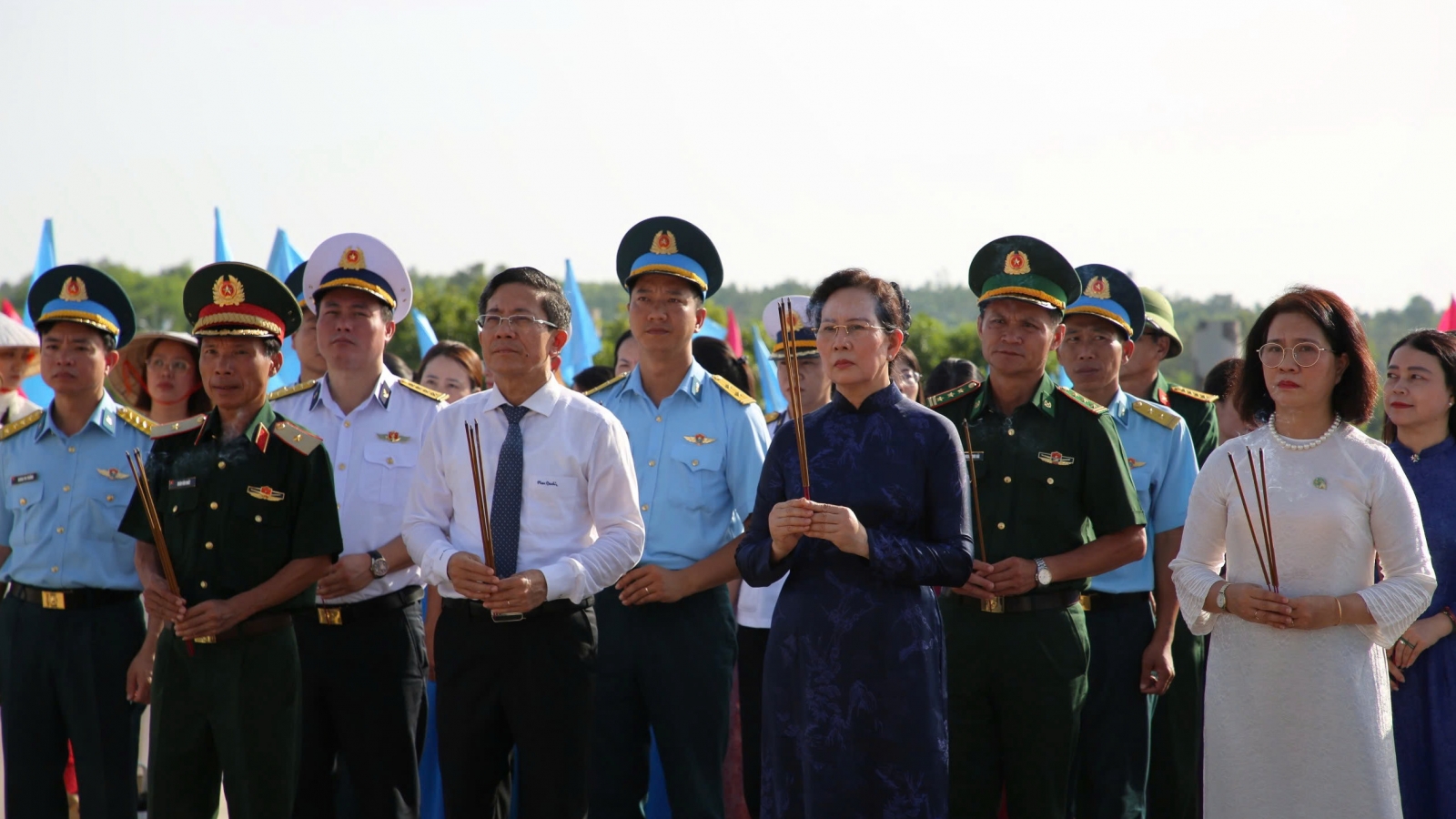 Hơn 1.500 phụ nữ Đà Nẵng dâng hoa tri ân Mẹ Việt Nam anh hùng