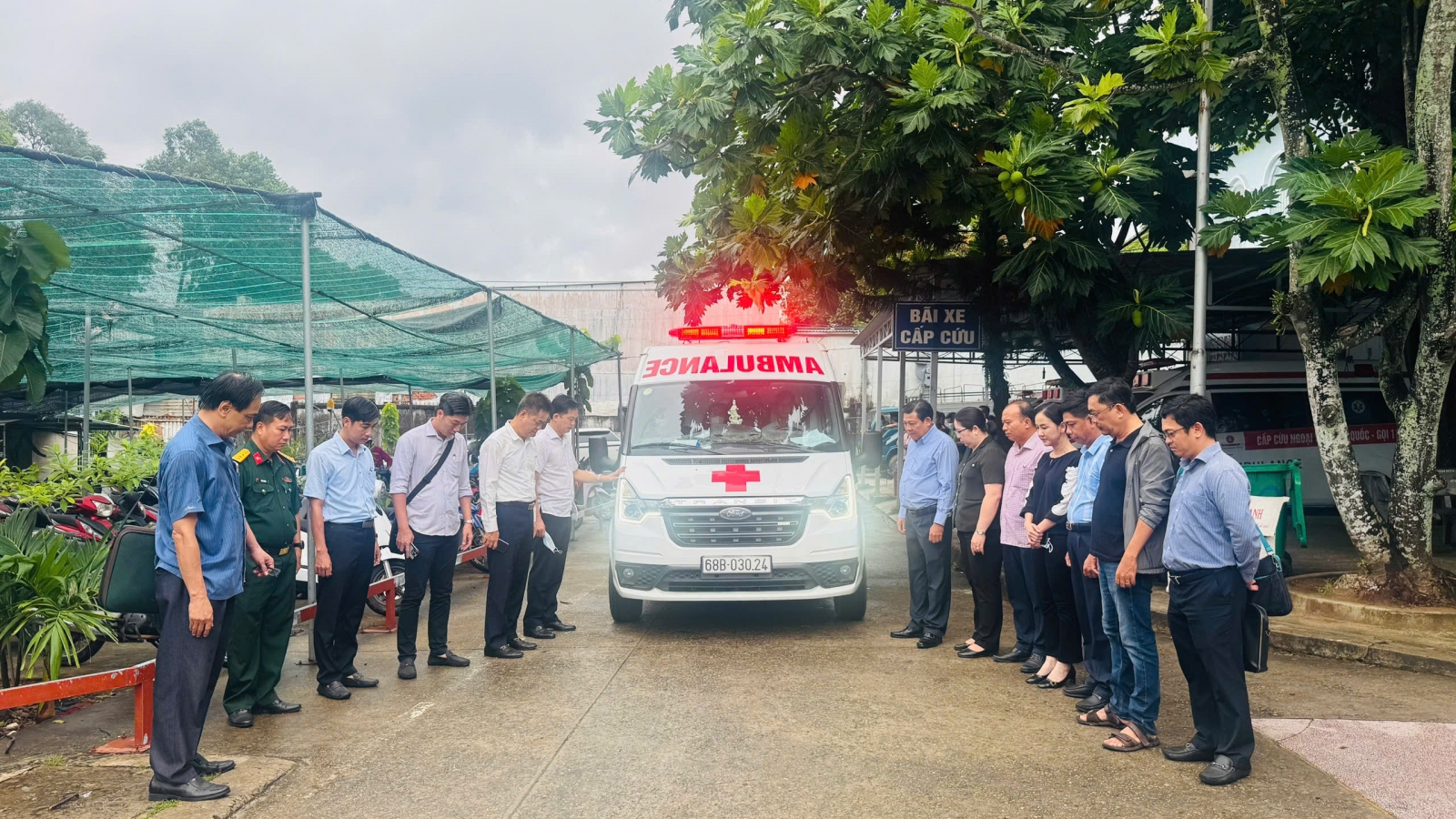 Đưa thi thể 15 nạn nhân vụ lật ca nô ở Phú Quốc vào đất liền