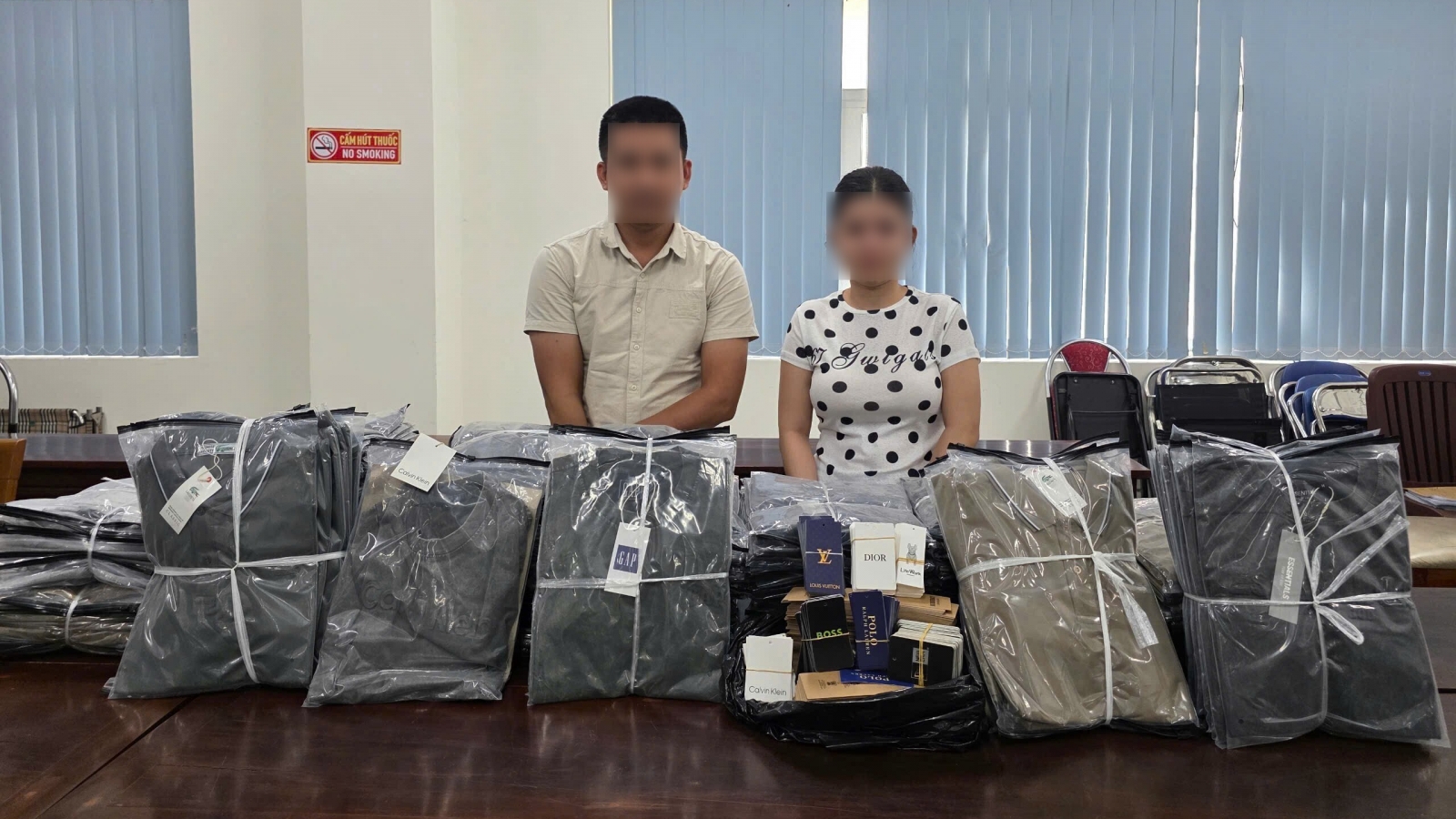 Triệt phá đường dây sản xuất hơn 14.000 áo thun giả nhãn hiệu nổi tiếng
