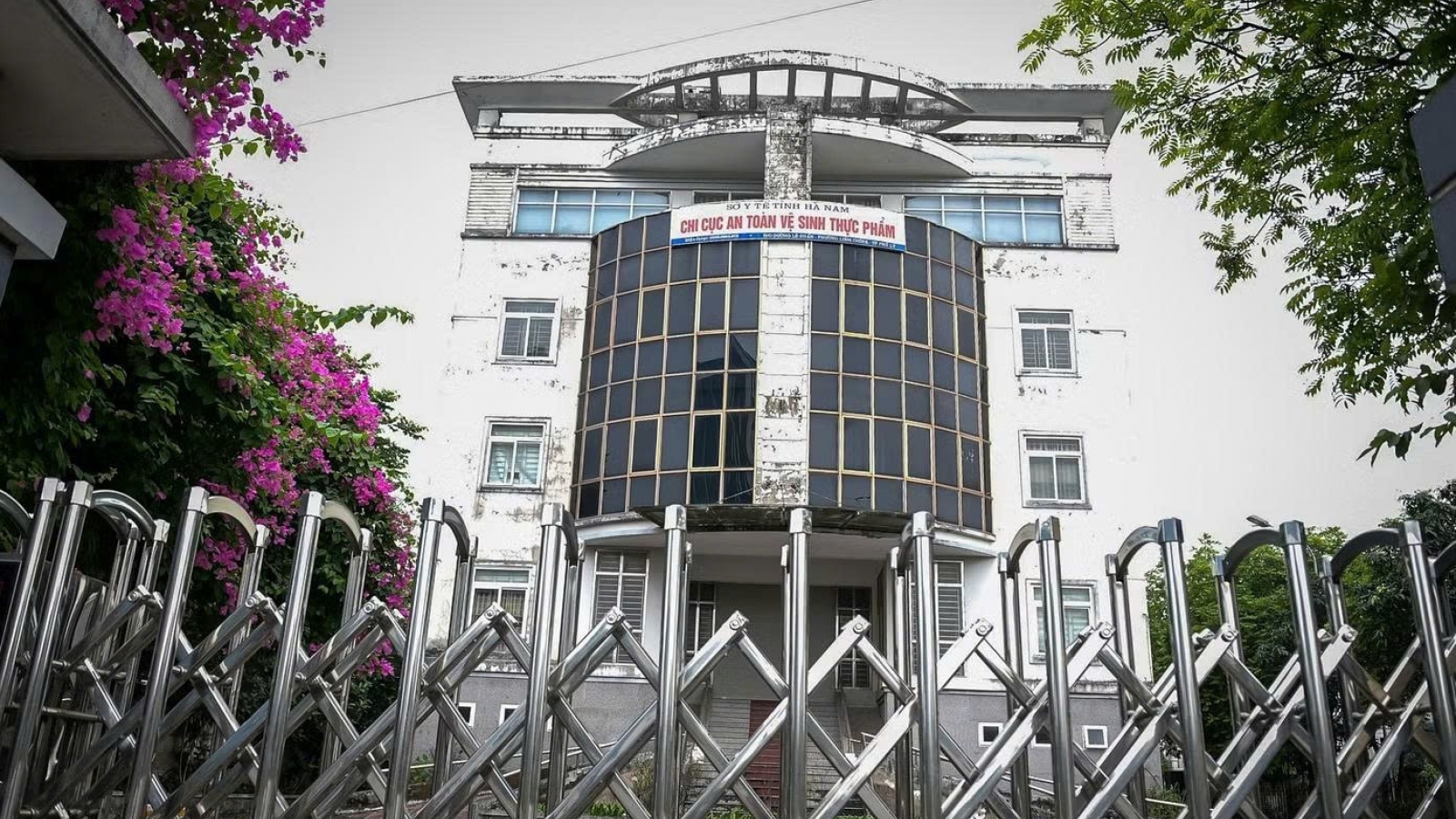 Ninh Bình chi gần 9 tỷ đồng thuê trông coi các cơ sở nhà đất dôi dư, chờ xử lý